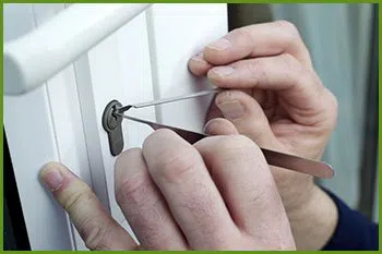Neighborhood Locksmith Services Hicksville, NY 516-366-2102 - 3-cheap-locksmith-near-me